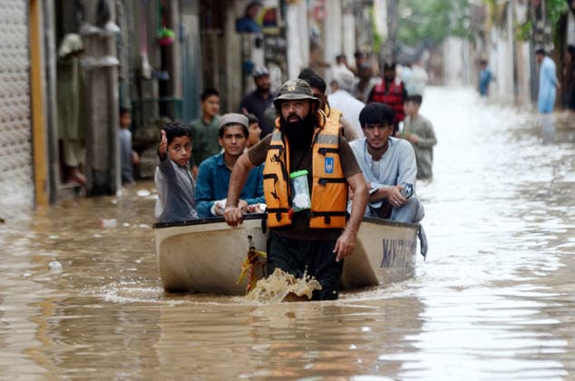 July 31, 2026, Peshawar, Peshawar, Pakistan: Residents wade through flooded street as monsoon rains inundate Peshawar..People wade through a flooded street during heavy monsoon rain in Peshawar, Khyber Pakhtunkhwa province, Pakistan, on July 31, 2026. Pakistan s Meteorological Department (PMD) forecast the current monsoon spell to continue until August 5, warning of widespread rain, thunderstorms, heavy to very heavy downpours, and the risk of urban flooding, flash floods, landslides and river flooding across parts of the country. Peshawar Pakistan  - ZUMAa217 20260731_znp_a217_010 Copyright: xHussainxAlix