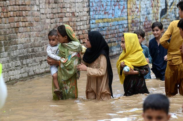 July 31, 2026, Peshawar, Peshawar, Pakistan: Residents wade through flooded street as monsoon rains inundate Peshawar..People wade through a flooded street during heavy monsoon rain in Peshawar, Khyber Pakhtunkhwa province, Pakistan, on July 31, 2026. Pakistan s Meteorological Department (PMD) forecast the current monsoon spell to continue until August 5, warning of widespread rain, thunderstorms, heavy to very heavy downpours, and the risk of urban flooding, flash floods, landslides and river flooding across parts of the country. Peshawar Pakistan - ZUMAa217 20260731_znp_a217_016 Copyright: xHussainxAlix