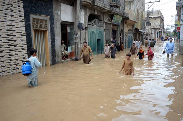 July 31, 2026, Peshawar, Peshawar, Pakistan: Residents wade through flooded street as monsoon rains inundate Peshawar..People wade through a flooded street during heavy monsoon rain in Peshawar, Khyber Pakhtunkhwa province, Pakistan, on July 31, 2026. Pakistan s Meteorological Department (PMD) forecast the current monsoon spell to continue until August 5, warning of widespread rain, thunderstorms, heavy to very heavy downpours, and the risk of urban flooding, flash floods, landslides and river flooding across parts of the country. Peshawar Pakistan  - ZUMAa217 20260731_znp_a217_025 Copyright: xHussainxAlix