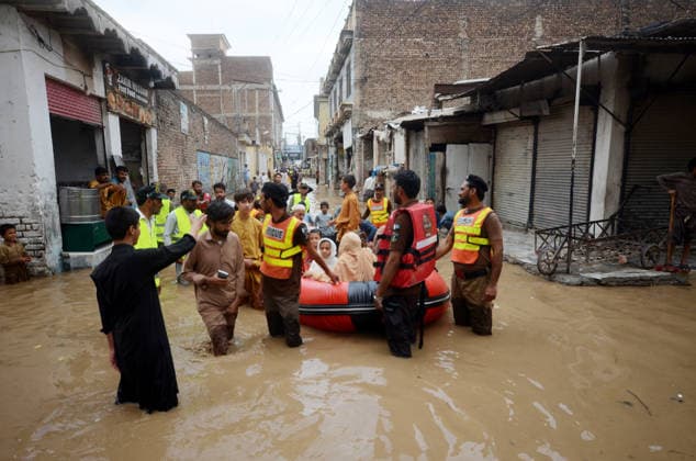 July 31, 2026, Peshawar, Peshawar, Pakistan: Residents wade through flooded street as monsoon rains inundate Peshawar..People wade through a flooded street during heavy monsoon rain in Peshawar, Khyber Pakhtunkhwa province, Pakistan, on July 31, 2026. Pakistan s Meteorological Department (PMD) forecast the current monsoon spell to continue until August 5, warning of widespread rain, thunderstorms, heavy to very heavy downpours, and the risk of urban flooding, flash floods, landslides and river flooding across parts of the country. Peshawar Pakistan  - ZUMAa217 20260731_znp_a217_034 Copyright: xHussainxAlix