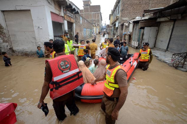 July 31, 2026, Peshawar, Peshawar, Pakistan: Residents wade through flooded street as monsoon rains inundate Peshawar..People wade through a flooded street during heavy monsoon rain in Peshawar, Khyber Pakhtunkhwa province, Pakistan, on July 31, 2026. Pakistan s Meteorological Department (PMD) forecast the current monsoon spell to continue until August 5, warning of widespread rain, thunderstorms, heavy to very heavy downpours, and the risk of urban flooding, flash floods, landslides and river flooding across parts of the country. Peshawar Pakistan  - ZUMAa217 20260731_znp_a217_035 Copyright: xHussainxAlix