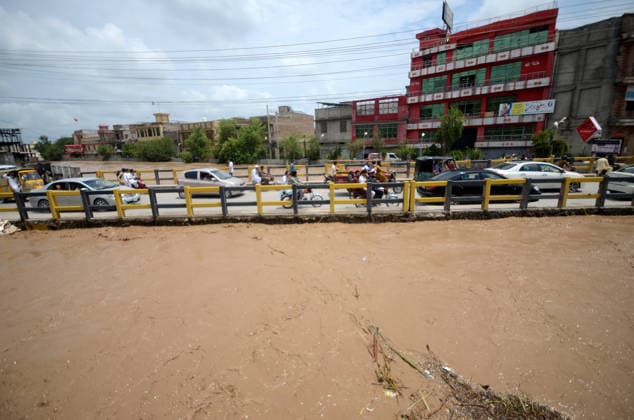 July 31, 2026, Peshawar, Peshawar, Pakistan: Residents wade through flooded street as monsoon rains inundate Peshawar..People wade through a flooded street during heavy monsoon rain in Peshawar, Khyber Pakhtunkhwa province, Pakistan, on July 31, 2026. Pakistan s Meteorological Department (PMD) forecast the current monsoon spell to continue until August 5, warning of widespread rain, thunderstorms, heavy to very heavy downpours, and the risk of urban flooding, flash floods, landslides and river flooding across parts of the country. Peshawar Pakistan  - ZUMAa217 20260731_znp_a217_036 Copyright: xHussainxAlix