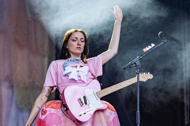 Green Juice Festival Bonn, 31.7.2026 Nina Kummer von Blond -- Das Green Juice Festival in Bonn feiert 2026 seinen 18. Geburtstag. Vom kleinen Privatkonzert hat es sich inzwischen zu einer festen Größe im Bonner Veranstaltungskalender gemausert. Das Festival findet an zwei Tagen im Park von Bonn-Beuel-Vilich statt. Es gibt eine große Bühne, den 1Live-Sektor-Bus und eine Newcomer-Stage. Bonn Park Neu-Vilich NRW Deutschland *** Green Juice Festival Bonn, July 31, 2026 Nina Kummer from Blond The Green Juice Festival in Bonn will celebrate its 18th anniversary in 2026. What started as a small private concert has since blossomed into a staple of Bonn’s event calendar. The festival takes place over two days in the park in Bonn Beuel Vilich. Copyright: xSebastianxDerixx