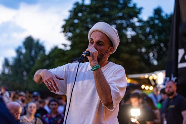 Green Juice Festival Bonn, 31.7.2026 Unangekündigtes Pop-Up-Konzert von OK Kid -- Das Green Juice Festival in Bonn feiert 2026 seinen 18. Geburtstag. Vom kleinen Privatkonzert hat es sich inzwischen zu einer festen Größe im Bonner Veranstaltungskalender gemausert. Das Festival findet an zwei Tagen im Park von Bonn-Beuel-Vilich statt. Es gibt eine große Bühne, den 1Live-Sektor-Bus und eine Newcomer-Stage. Bonn Park Neu-Vilich NRW Deutschland *** Green Juice Festival Bonn, July 31, 2026 Unannounced pop-up concert by OK Kid The Green Juice Festival in Bonn will celebrate its 18th anniversary in 2026. What started as a small private concert has since grown into a staple of Bonn’s event calendar. The festival takes place over two days in Copyright: xSebastianxDerixx