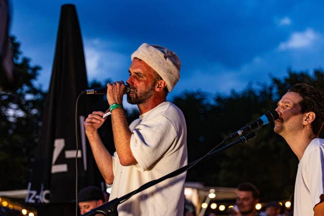 Green Juice Festival Bonn, 31.7.2026 Unangekündigtes Pop-Up-Konzert von OK Kid -- Das Green Juice Festival in Bonn feiert 2026 seinen 18. Geburtstag. Vom kleinen Privatkonzert hat es sich inzwischen zu einer festen Größe im Bonner Veranstaltungskalender gemausert. Das Festival findet an zwei Tagen im Park von Bonn-Beuel-Vilich statt. Es gibt eine große Bühne, den 1Live-Sektor-Bus und eine Newcomer-Stage. Bonn Park Neu-Vilich NRW Deutschland *** Green Juice Festival Bonn, July 31, 2026 Unannounced pop-up concert by OK Kid The Green Juice Festival in Bonn will celebrate its 18th anniversary in 2026. What started as a small private concert has since grown into a staple of Bonn’s event calendar. The festival takes place over two days in Copyright: xSebastianxDerixx