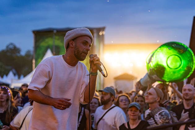 Green Juice Festival Bonn, 31.7.2026 Unangekündigtes Pop-Up-Konzert von OK Kid -- Das Green Juice Festival in Bonn feiert 2026 seinen 18. Geburtstag. Vom kleinen Privatkonzert hat es sich inzwischen zu einer festen Größe im Bonner Veranstaltungskalender gemausert. Das Festival findet an zwei Tagen im Park von Bonn-Beuel-Vilich statt. Es gibt eine große Bühne, den 1Live-Sektor-Bus und eine Newcomer-Stage. Bonn Park Neu-Vilich NRW Deutschland *** Green Juice Festival Bonn, July 31, 2026 Unannounced pop-up concert by OK Kid The Green Juice Festival in Bonn will celebrate its 18th anniversary in 2026. What started as a small private concert has since grown into a staple of Bonn’s event calendar. The festival takes place over two days in Copyright: xSebastianxDerixx