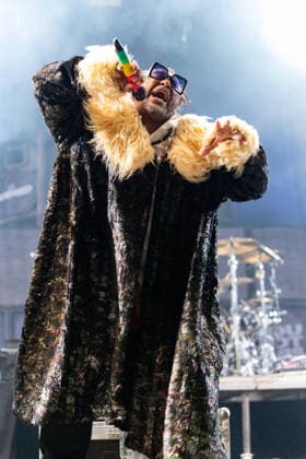 Green Juice Festival 2026 - SKINDRED Benji WEBBE (Gesang) - Die walisische Ragga Metal Band Skindred beim Open Air Live Auftritt auf der Mainstage beim Green Juice Festival im Park Neu-Vilich in Bonn Bonn Neu-Vilich Nordrhein-Westfalen Deutschland *** Green Juice Festival 2026 SKINDRED Benji WEBBE Vocals The Welsh ragga metal band Skindred performing live outdoors on the main stage at the Green Juice Festival in Park Neu Vilich in Bonn, Bonn Neu Vilich, North Rhine-Westphalia, Germany Copyright: xMarcxJohnx