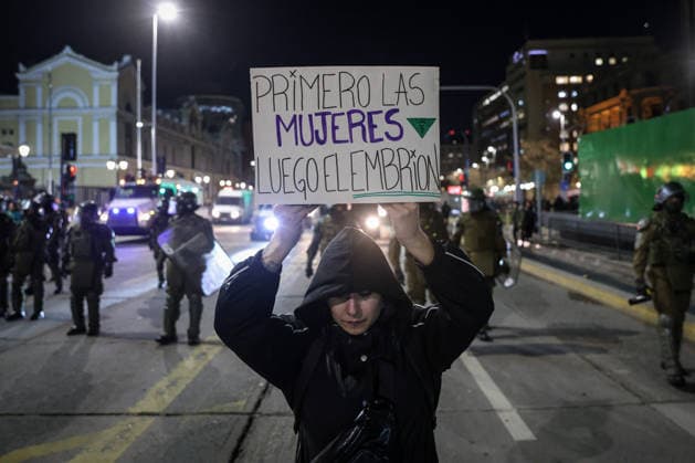 July 31, 2026, Santiago, Chile: Various feminist groups demonstrated in Santiago, Chile, against the bill proposing that women listen to the baby s heartbeat before undergoing an abortion. Santiago Chile  - ZUMAu105 20260731_zip_u105_014 Copyright: xManuelxUrzuax