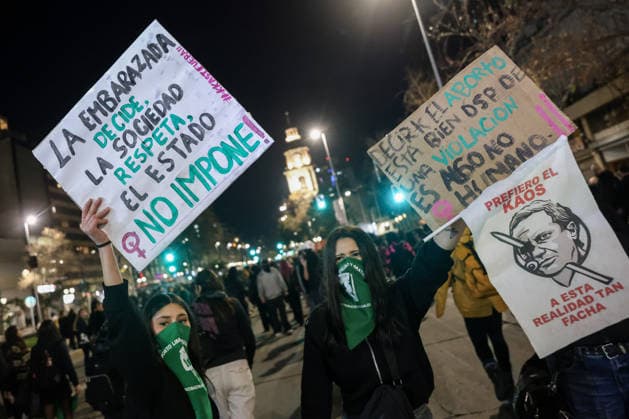July 31, 2026, Santiago, Chile: Various feminist groups demonstrated in Santiago, Chile, against the bill proposing that women listen to the baby s heartbeat before undergoing an abortion. Santiago Chile - ZUMAu105 20260731_zip_u105_016 Copyright: xManuelxUrzuax