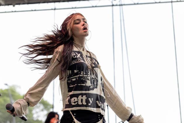 July 31, 2026, Chicago, Illinois, USA: Musician ELLA BOH during the Lollapalooza Music Festival at Grant Park in Chicago, Illinois Chicago USA  - ZUMAs135 20260731_zap_s135_079 Copyright: xDanielxDeSloverx