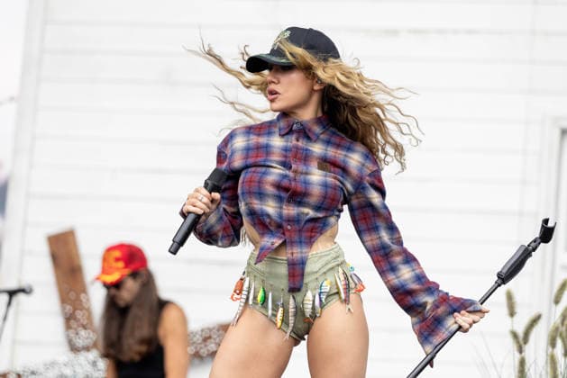 July 31, 2026, Chicago, Illinois, USA: Singer SLAYYYTER (CATHERINE GRACE GARNER) during the Lollapalooza Music Festival at Grant Park in Chicago, Illinois Chicago USA  - ZUMAs135 20260731_zap_s135_128 Copyright: xDanielxDeSloverx