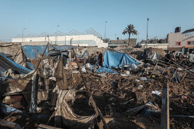 Israeli army targets medicine warehouse and tent camp in Deir al-Balah DEIR AL-BALAH, GAZA, PALESTINE - AUGUST 01: A view of the area following an Israeli airstrike targeting the medicine warehouse at Al-Aqsa Martyrs Hospital and the surrounding tent camp in Deir al-Balah, Gaza, Palestine on August 01, 2026. Moiz Salhi Anadolu Deir al-Balah Gaza. Editorial use only. Please get in touch for any other usage.  Copyright: x2026xAnadoluxMoizxSalhix