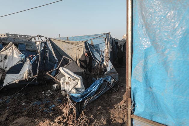 Israeli army targets medicine warehouse and tent camp in Deir al-Balah DEIR AL-BALAH, GAZA, PALESTINE - AUGUST 01: A view of the area following an Israeli airstrike targeting the medicine warehouse at Al-Aqsa Martyrs Hospital and the surrounding tent camp in Deir al-Balah, Gaza, Palestine on August 01, 2026. Moiz Salhi Anadolu Deir al-Balah Gaza. Editorial use only. Please get in touch for any other usage.  Copyright: x2026xAnadoluxMoizxSalhix