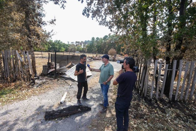 Fires in Gironde: One of the many homes destroyed on Avenue des Lacs in Le Porge, Gironde, on July 31, 2026. A resident speaks to the German television station WDR. Jean Marc LHOMER, Bestimage France  Copyright: xJean-MarcxLhomerx xBestimagexJean-MarcxLhomerx xBestimagex