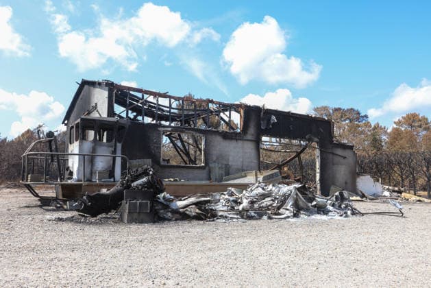 Fires in Gironde: One of the many homes and businesses destroyed on Avenue du Bassin d Arcachon in Le Porge, Gironde, on July 31, 2026. Jean Marc LHOMER, Bestimage France  Copyright: xJean-MarcxLhomerx xBestimagexJean-MarcxLhomerx xBestimagex