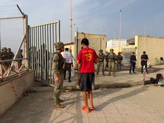 Migrants who crossed into Ceuta are returning to Morocco due to store closures to regain their strength and cross again. A steady trickle of people continues to leave Ceuta for Morocco at the Tarajal border as of August 1, 2026, in Ceuta, Spain. Migrants who managed to swim into Ceuta in recent days are voluntarily returning to the Moroccan side, to the town of Castillejos, due to the widespread closure of stores and businesses in the autonomous city and the difficulty in accessing food and water, with the intention of eating, regaining their strength, and trying again to cross into Spain. AUGUST 1, 2026 PIXELATED MIGRATION CRISIS Europa Press 01 08 2026 Ceuta Ceuta, Spain  Copyright: xEuropaxPressx 7697903