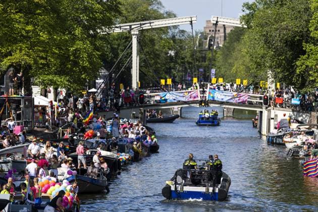 AMSTERDAM - Overview of the Amstel during the Canal Parade. The boat parade is traditionally part of the Pride celebrations in the capital. REMKO DE WAAL ANP netherlands out - belgium out  Copyright: xx x564679808x originalFilename: 564679808.jpg