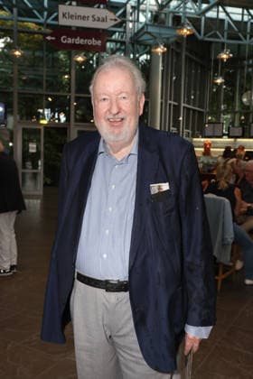 Hans-Werner Funke bei der Premiere der Komödie Bis dass der Tod, Komödie Winterhuder Fährhaus Hamburg. In dem Theaterstück geht um einen tollpatschigen Auftragskiller, der von verschiedenen Angehörigen einer Familie beauftragt wird, den jeweils anderen umzubringen. Der einzige Grund: dem Erben oder der Erbin winkt ein Millionenvermögen, Hamburg 31.7.2026 *** Hans Werner Funke at the premiere of the comedy *Until Death Do Us Part*, Winterhuder Fährhaus Comedy Theater, Hamburg. The play is about a clumsy hitman who is hired by various members of a family to kill each other. The only reason: the heir stands to inherit a fortune worth millions. Hamburg, July 31, 2026