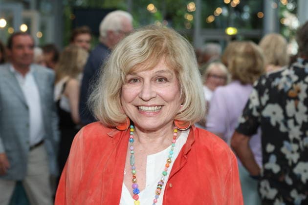 Mary Roos bei der Premiere der Komödie Bis dass der Tod, Komödie Winterhuder Fährhaus Hamburg. In dem Theaterstück geht um einen tollpatschigen Auftragskiller, der von verschiedenen Angehörigen einer Familie beauftragt wird, den jeweils anderen umzubringen. Der einzige Grund: dem Erben oder der Erbin winkt ein Millionenvermögen, Hamburg 31.7.2026 *** Mary Roos at the premiere of the comedy *Until Death Do Us Part*, Comedy at the Winterhuder Fährhaus in Hamburg. The play is about a clumsy hitman who is hired by various members of a family to kill each other. The only reason is that the heir stands to inherit a fortune worth millions. Hamburg, July 31, 2026