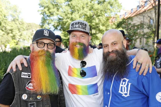 STOCKHOLM, SVERIGE 20260801 Georg Guldstrand, Anders Good och Baris Yucel pa Kungsholms torg inför prideparaden som gar fran Norr Mälarstrand till Slussen under arets Stockholm Pride STOCKHOLM SVERIGE x11700x *** STOCKHOLM, SWEDEN 20260801 Georg Guldstrand, Anders Good, and Baris Yucel at Kungsholms Torg ahead of the Pride parade, which runs from Norr Mälarstrand to Slussen during this year’s Stockholm Pride STOCKHOLM SWEDEN x11700x  Copyright: xMagnusxGrimstedt TTx STOCKHOLM PRIDE hX83l1IXnIM