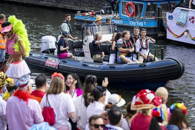 AMSTERDAM - Prime Minister Rob Jetten on a boat during the Canal Parade. The boat parade is traditionally part of the Pride celebrations in the capital. REMKO DE WAAL ANP netherlands out - belgium out  Copyright: xx x564680445x originalFilename: 564680445.jpg