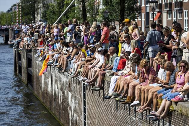 AMSTERDAM - Visitors sit on the quay during the Canal Parade. The boat parade is traditionally part of the Pride celebrations in the capital. RAMON VAN FLYMEN ANP netherlands out - belgium out  Copyright: xx x564680522x originalFilename: 564680522.jpg