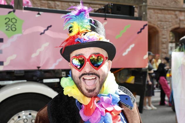 STOCKHOLM, SVERIGE 20260801 Stockholm Prides ordförande Tasso Stafilidis laddar inför prideparaden som gar fran Norr Mälarstrand till Slussen under arets Stockholm Pride STOCKHOLM SVERIGE x11700x *** STOCKHOLM, SWEDEN 20260801 Tasso Stafilidis, chair of Stockholm Pride, is getting ready for the Pride parade, which will run from Norr Mälarstrand to Slussen during this year’s Stockholm Pride STOCKHOLM SWEDEN x11700x  Copyright: xMagnusxGrimstedt TTx STOCKHOLM PRIDE uwnkwYsgIGg