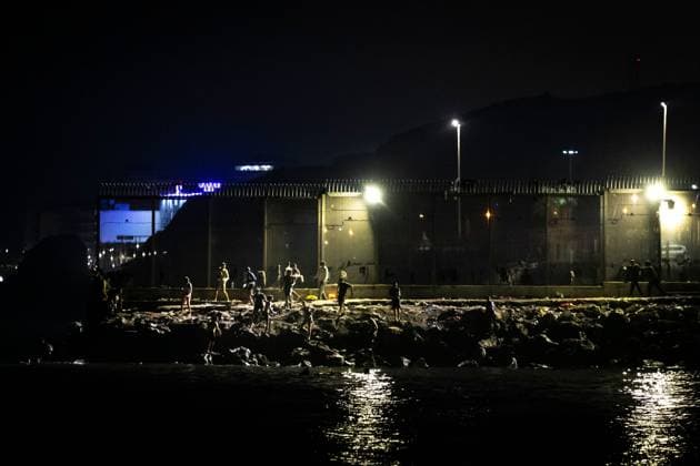 Migrant crossings continue at the Tarajal border during early morning hours CEUTA, SPAIN - AUGUST 1, 2026: The arrival of migrants across the Tarajal border continues during the early hours of Saturday morning in Ceuta. Authorities maintain security and monitoring devices at the border crossing amid the ongoing influx. Ceuta Spain Copyright: x xSamuelxVegax xJNAxPressx