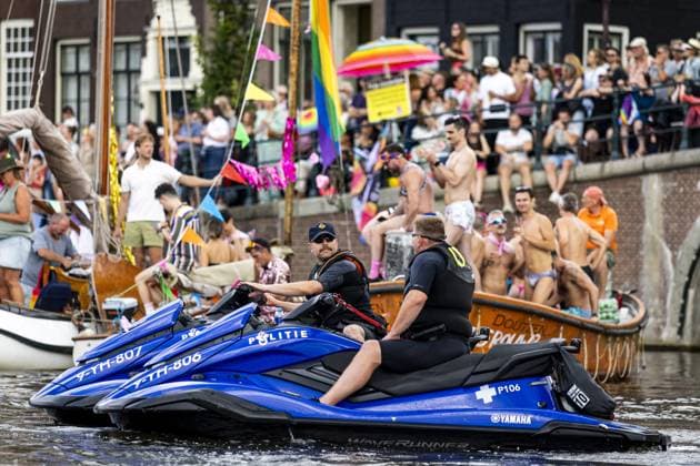 AMSTERDAM - Police on a jet ski during the Canal Parade. The boat parade is traditionally part of the Pride celebrations in the capital. SEM VAN DER WAL ANP netherlands out - belgium out  Copyright: xx x564682546x originalFilename: 564682546.jpg