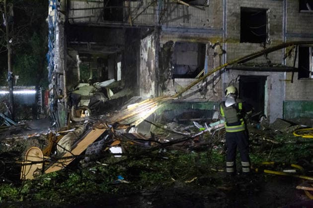 A State Emergency Service rescuer sprays water at the damaged structures of a five-storey apartment block in the Solomianskyi district, partially destroyed by an overnight Russian missile strike, Kyiv, Ukraine, August 1, 2026. The attack caused partial collapse and fire in the building. Rescue workers evacuated 35 residents from the upper floors. Two people were killed and eight injured.(Photo by Kyrylo Chubotin Ukrinform) Russian attack damages apartment block in Kyiv’s Solomianskyi district  Copyright: xKyryloxChubotinx