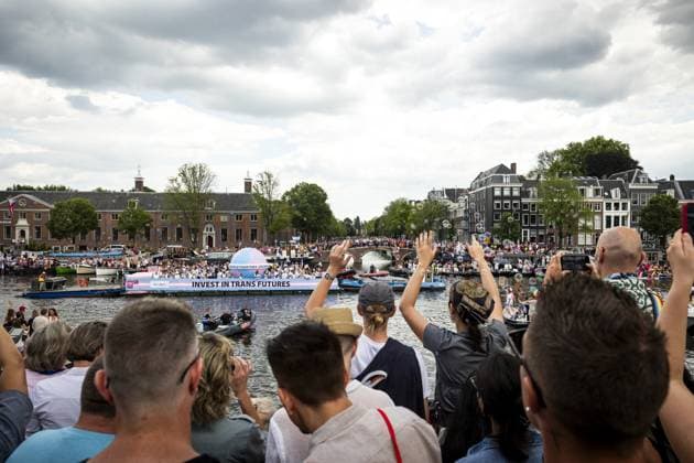 AMSTERDAM - Crowd during the Canal Parade. The boat parade is traditionally part of the Pride celebrations in the capital. RAMON VAN FLYMEN ANP netherlands out - belgium out  Copyright: xx x564683784x originalFilename: 564683784.jpg