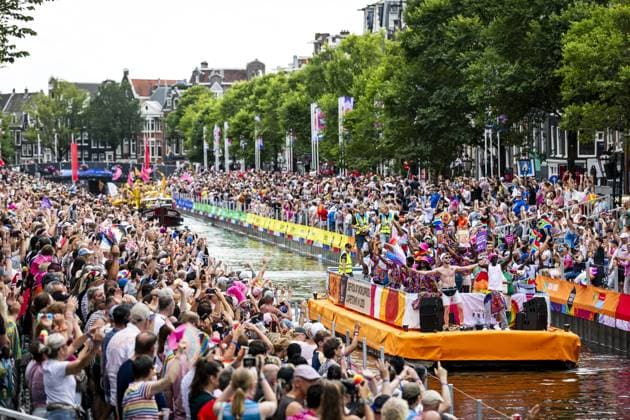 AMSTERDAM - Participants and spectators during the Canal Parade. The boat parade is traditionally part of the Pride celebrations in the capital. REMKO DE WAAL ANP netherlands out - belgium out  Copyright: xx x564683924x originalFilename: 564683924.jpg