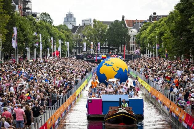 AMSTERDAM - The Ministry of Education, Culture and Science boat during the Canal Parade. The boat parade is traditionally part of the Pride celebrations in the capital. REMKO DE WAAL ANP netherlands out - belgium out  Copyright: xx x564685704x originalFilename: 564685704.jpg