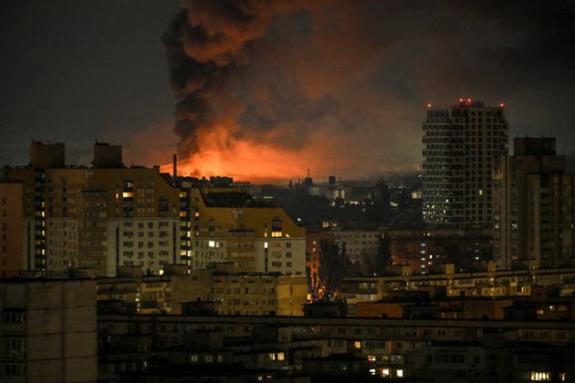 Russian troops strike Kyiv with ballistic missiles again A plume of thick black smoke rises from a fire caused by the impact of an overnight Russian missile attack, Kyiv, Ukraine, August 1, 2026., Credit:EVGEN_KOTENKO Ukrinform Avalon Ukraine, Kyiv  Copyright: xEVGEN_KOTENKOx xUkrinformx xAvalonx 1120085926
