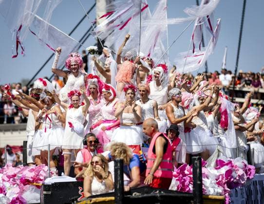 AMSTERDAM - Participants along the route during the Canal Parade. The boat parade is traditionally part of the Pride celebrations in the capital. SEM VAN DER WAL ANP netherlands out - belgium out  Copyright: xx x564687067x originalFilename: 564687067.jpg