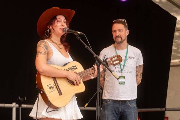 Katacombs in concert at Cambridge Folk Festival at Cherry Hinton Hall Park in Cambridge, UK on 01 August 2026 Katacombs (Katerina Kiranos), Frank Turner performing with Katacombs in concert at Cambridge Folk Festival at Cherry Hinton Hall Park in Cambridge, UK on 01 August 2026, Credit:Stephen Keable Avalon UK, Cambridgeshire, Cambridge, Cherry Hinton Hall Park  Copyright: xStephenxKeablex xAvalonx 1120109687