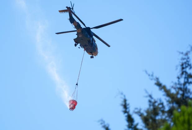 Firefighting efforts continue in Izmir??????? IZMIR, TURKIYE - AUGUST 01: Turkish General Directorate of Forestry teams and firefighters, supported by aircraft, fight a forest fire in the Tinaztepe neighborhood of Buca district in Izmir, Turkiye on August 01, 2026. Aerial and ground teams continue efforts to bring the blaze under control. Berkan Cetin Anadolu Izmir Turkey. Editorial use only. Please get in touch for any other usage.  Copyright: x2026xAnadoluxBerkanxCetinx