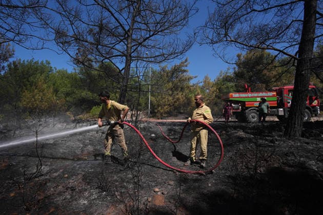 Firefighting efforts continue in Izmir IZMIR, TURKIYE - AUGUST 01: Turkish General Directorate of Forestry teams and firefighters, supported by aircraft, fight a forest fire in the Tinaztepe neighborhood of Buca district in Izmir, Turkiye on August 01, 2026. Aerial and ground teams continue efforts to bring the blaze under control. Berkan Cetin Anadolu Izmir Turkey. Editorial use only. Please get in touch for any other usage.  Copyright: x2026xAnadoluxBerkanxCetinx
