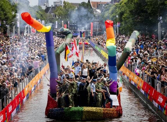 AMSTERDAM - Dilan Yesilgoz, Minister of Defence, during the Canal Parade. The boat parade is traditionally part of the Pride celebrations in the capital. REMKO DE WAAL ANP netherlands out - belgium out  Copyright: xx x564689038x originalFilename: 564689038.jpg
