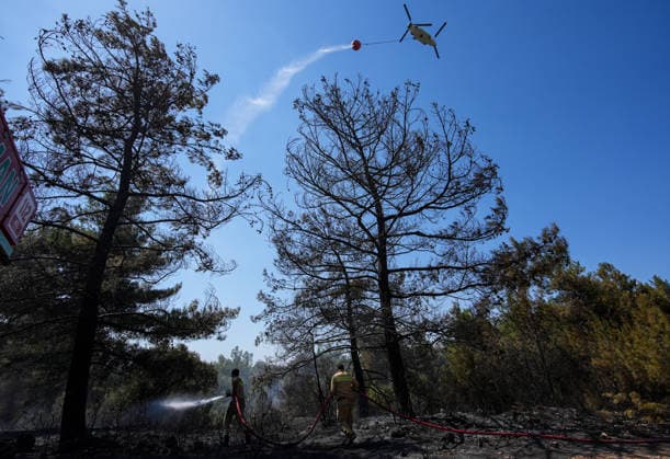 Firefighting efforts continue in Izmir IZMIR, TURKIYE - AUGUST 01: Turkish General Directorate of Forestry teams and firefighters, supported by aircraft, fight a forest fire in the Tinaztepe neighborhood of Buca district in Izmir, Turkiye on August 01, 2026. Aerial and ground teams continue efforts to bring the blaze under control. Berkan Cetin Anadolu Izmir Turkey. Editorial use only. Please get in touch for any other usage.  Copyright: x2026xAnadoluxBerkanxCetinx