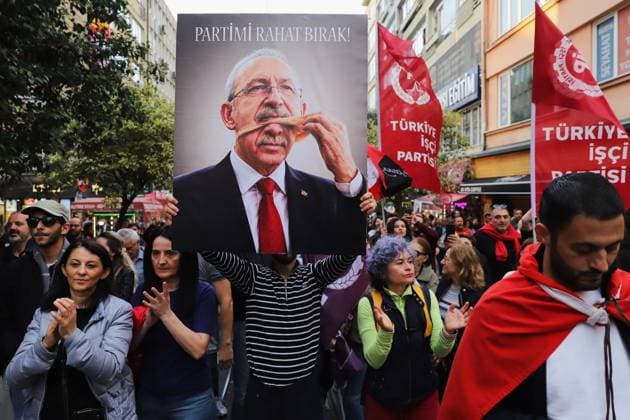 Protest Against Court Ruling in Istanbul ISTANBUL, Türkiye May 24, 2026: Supporters of the Republican People™s Party (CHP) gather in KadÄ±köy to protest a court™s absolute nullity ruling concerning decisions adopted at a CHP party congress and to show support for CHP Chairman Özgür Özel. The ruling temporarily removed the party™s current leadership while ordering the return of former Chairman Kemal KÄ±lÄ±cdaroÄülu and the previous leadership. Istanbul Türkiye Copyright: x xDilaraxAcÄ±kgözx xJNAxPressx