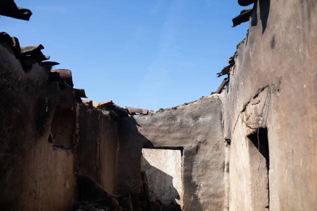 The situation with the Fermoselle, Zamora wildfire is improving and has been downgraded to severity level 1, although heat and wind will complicate matters this afternoon. Homes destroyed by a wildfire, as of August 1, 2026, in Mámoles, Zamora, Castile and León, Spain. The situation with the forest fire in Fermoselle, Zamora, is more favorable this Saturday than it was the previous day, thanks to the efforts made overnight, aided by relative humidity of nearly 80 percent, which has led the regional government to lower its severity rating to Potential Severity Index (IGR) Level 1, although the weather forecast for the afternoon is once again unfavorable for firefighting efforts. Throughout the day, residents of most towns are expected to re  Copyright: xPalomaxV.xEscarpax 7698336