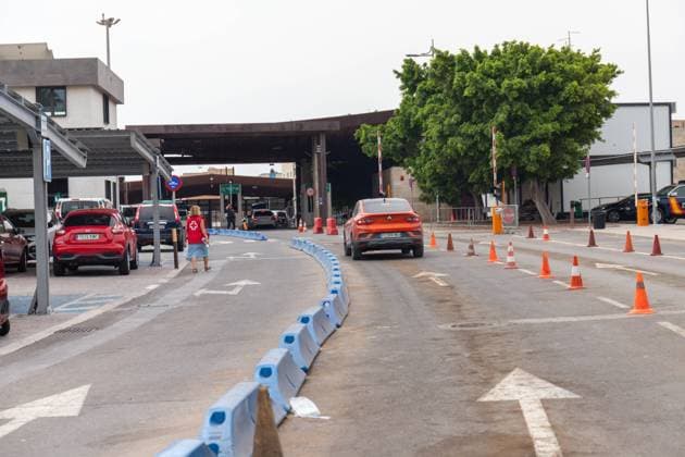 Beni Enzar Border Reopens After 36-Hour Closure MELILLA, SPAIN AUGUST 1, 2026: The Beni Enzar border crossing between Spain and Morocco reopened gradually on Friday morning after remaining closed following recent migrant crossing attempts. Under a coordinated plan agreed by the Spanish and Moroccan authorities, access is being restored progressively to ease congestion affecting more than 2,000 vehicles taking part in Operation Crossing the Strait (OPE) 2026, which have been waiting to cross since Thursday, while additional ferry services continue to arrive in Melilla. Hundreds of pedestrians also remain queued at the border crossing, waiting to enter Morocco on foot. The operation allows groups of around 20 vehicles to enter the border Copyright: x xMohaxBelkasenx xJNAxPressx