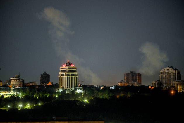 Russian troops strike Kyiv with ballistic missiles again Smoke floats above apartment blocks on the Right Bank after an overnight Russian missile strike, Kyiv, Ukraine, on August 1, 2026. Kyiv Ukraine  Copyright: xEVGEN_KOTENKOx originalFilename: ukrinform-russiant260801_npqvS.jpg