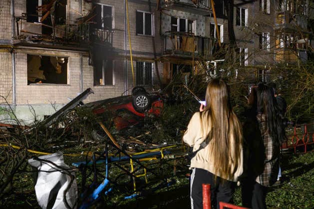 Russian Ballistic Missile Strike On A Residential Building In Kyiv, Ukraine Local residents stand near a residential building damaged by a Russian ballistic missile strike in Kyiv, Ukraine, on August 1, 2026. Overnight, Russia launched 32 missiles, the majority of them ballistic, targeting the Ukrainian capital. According to local authorities, nine people were killed and at least 30 others were injured. Kyiv Ukraine  Copyright: xMaxymxMarusenkox originalFilename: musiienko-notitle260801_np1E7.jpg