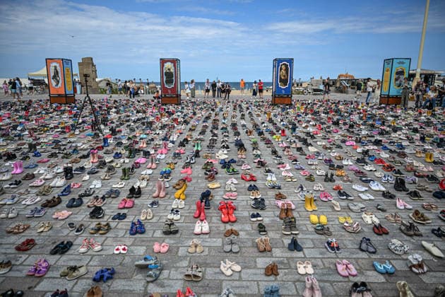 Thousands of shoes displayed on The Hague Beach in memory of children killed in Gaza THE HAGUE, NETHERLANDS - AUGUST 1: Thousands of shoes are placed on Scheveningen Beach during a public memorial to symbolize children killed in Gaza, in The Hagues, Netherlands on August 01, 2026. The installation, held near the Kurhaus, formed part of a peaceful demonstration calling attention to the humanitarian impact of the war, with participants gathering throughout the day to pay tribute and express solidarity. Mouneb Taim Anadolu The Hague Netherlands. Editorial use only. Please get in touch for any other usage.  Copyright: x2026xAnadoluxMounebxTaimx