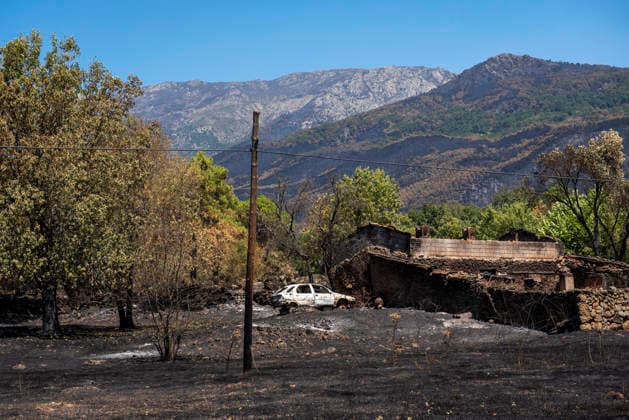 The fire in Burgohondo, Ávila, is progressing as expected, and 50 firefighters from Catar have been deployed. A car and a house were burned in Casavieja on August 1, 2026, in Ávila, Castile and León, Spain. The regional delegate of the Regional Government in Ávila, José Francisco Hernández Herrero, has stated that the Burgohondo wildfire is progressing as expected and has expressed confidence that it can be fully brought under control in the coming hours or days, although for the time being it remains at Level 2 on the Potential Severity Index (IGR) 2 AUGUST 2026 FIRE NATURAL DISASTER BURNT LANDSCAPE CHARRED SMOKE GARDEN TIÉTAR VALLEY LA ADRADA CASAVIEJA PIEDRALAVES Casavieja, Ávila, Castile and León Casavieja, Ávila, Castile and León Spai  Copyright: xGabrixSolerax 7698498