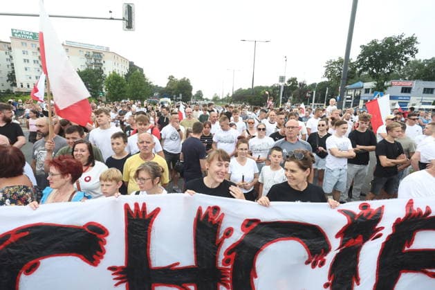 WARSZAWA 01.08.2026 BIALOLEKA RATUSZ UL MODLINSKA OBCHODY POWSTANIA WARSZAWSKIEGO GODZINA W RACE LUDZIE PAMIEC N Z. FOT. ALEKSANDER MAJDANSKI NEWSPIX.PL NEWSPIX.PL --- newspix.pl W Hour. 82nd Anniversary of Warsaw Uprising, Warsaw, Poland POLAND OUT! 