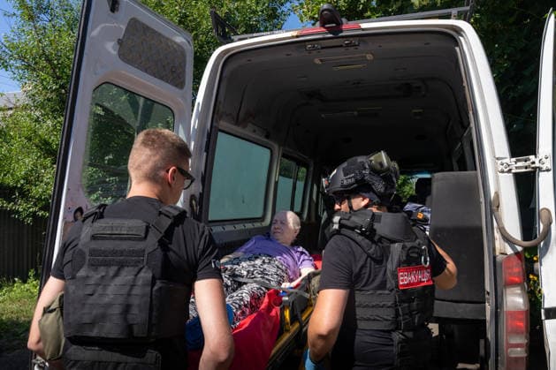 August 1, 2026, Kramatorsk, Donetsk Oblast, Ukraine: Crew members of the East SOS Organisation are carrying out evacuations from the outskirts of Kramatorsk, Donetsk Oblast Kramatorsk Ukraine  - ZUMAm350 20260801_zip_m350_011 Copyright: xCameronxJones-Manleyx