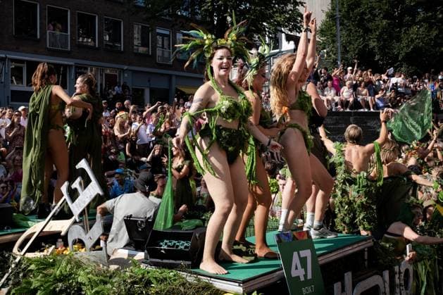 AMSTERDAM - Participants and spectators during the Canal Parade. The boat parade is traditionally part of the Pride celebrations in the capital. RAMON VAN FLYMEN ANP netherlands out - belgium out  Copyright: xx x564704016x originalFilename: 564704016.jpg